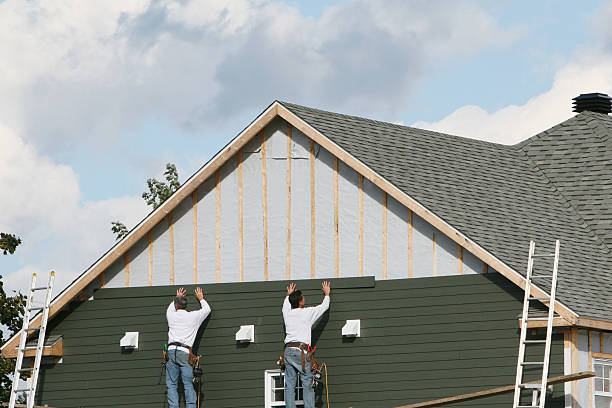 Professional Vinyl Siding technician working in Mount Royal, NJ